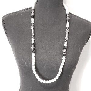 1928 Black and White beaded Necklace
